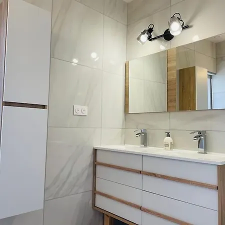 Agreable Maison De Village Avec Balcon Hébergement de vacances Roiffieux