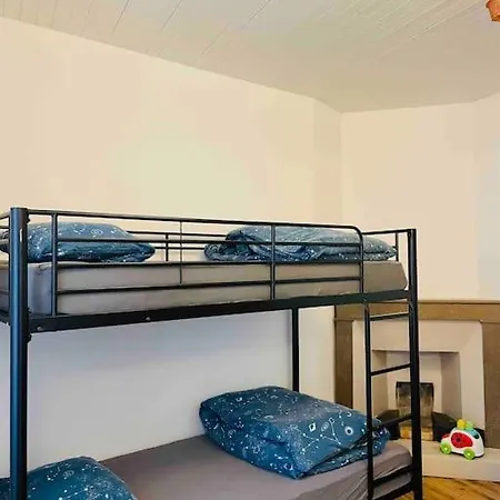 Hébergement de vacances Agreable Maison De Village Avec Balcon Roiffieux
