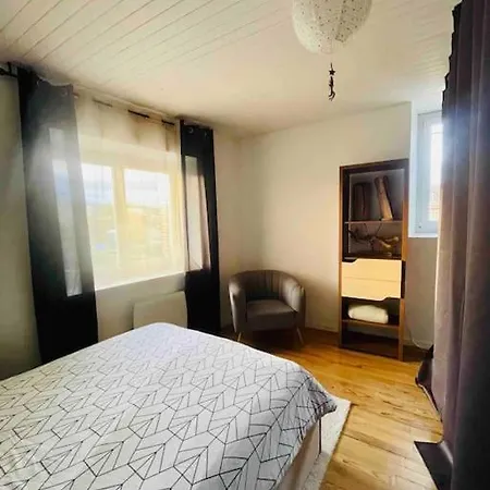 Agreable Maison De Village Avec Balcon